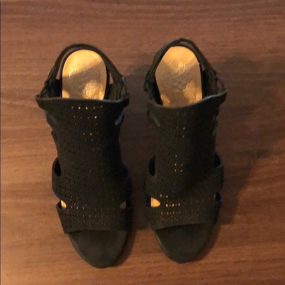 SOLD on Ⓜ️** Vince Camuto wedges